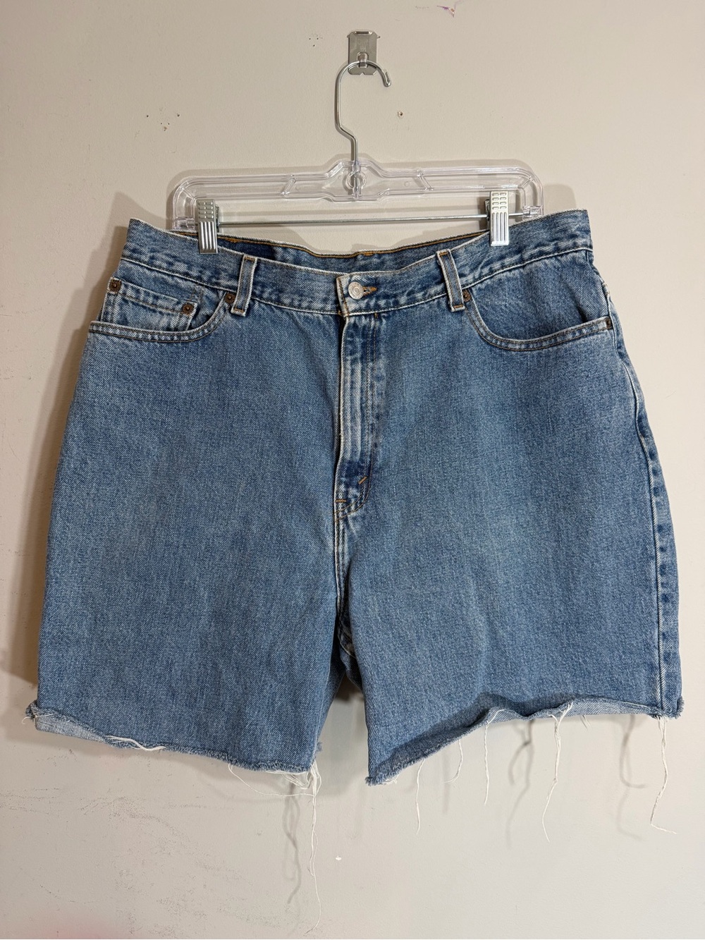 Levis 550 relaxed fit cut off dad jeans shorts jorts size 18